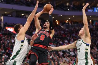 备受瞩目的 备受瞩目的