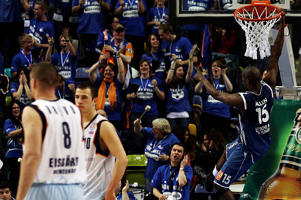 而在另一场 而在另一场