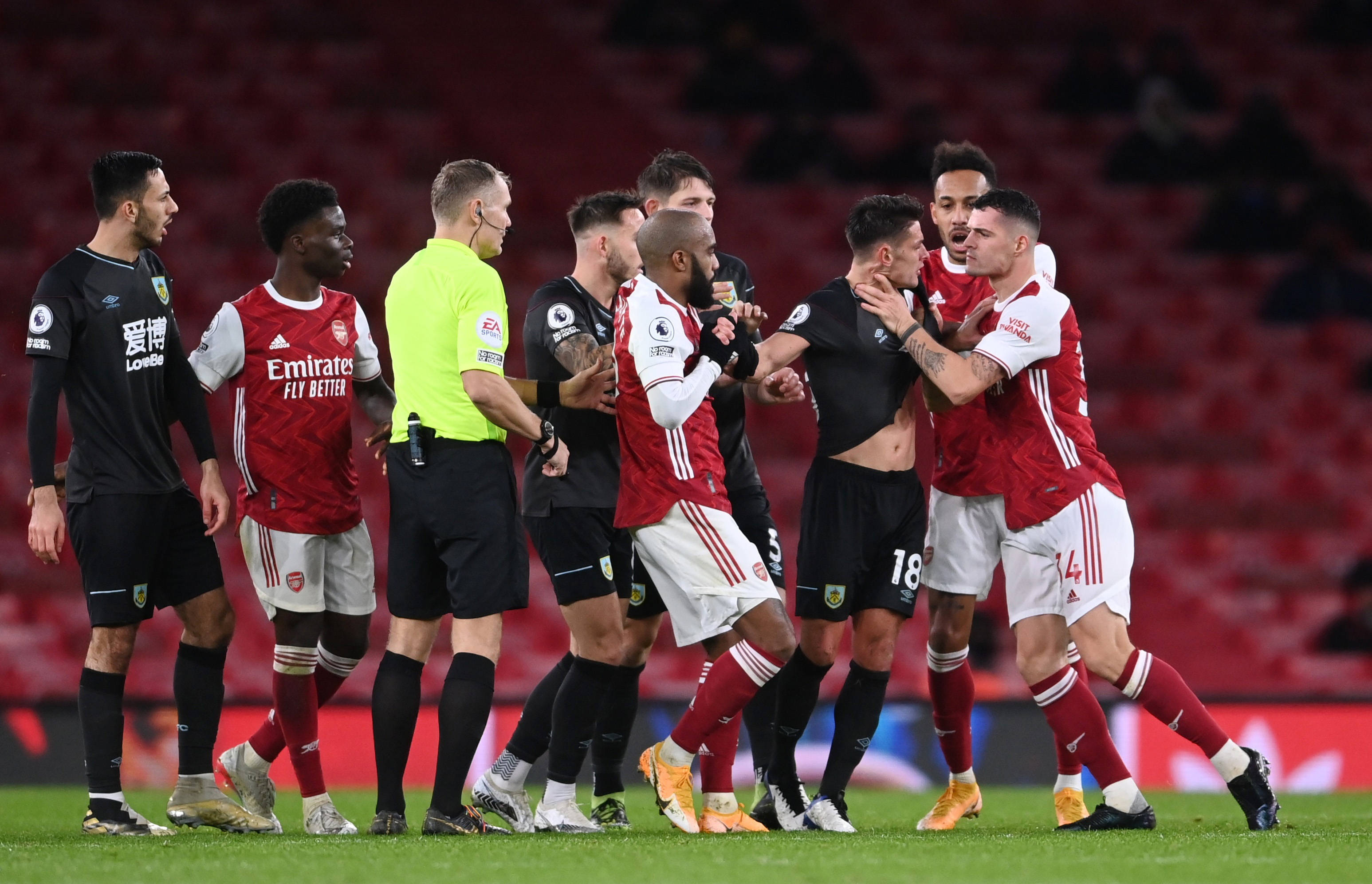 镜审视他的 镜审视他的